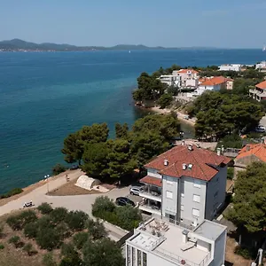 lila-apartments.hotelinzadar.com/