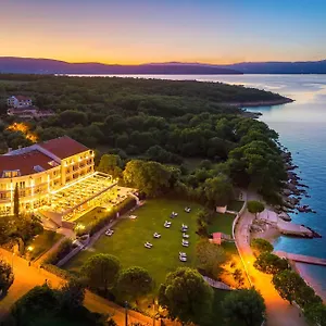 spa-wellness-hotel-pinia.primorje-gorskikotar.com/