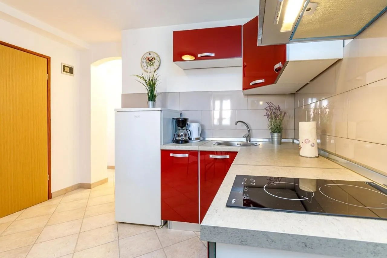 Apartments Mirjana Medulin 3*,