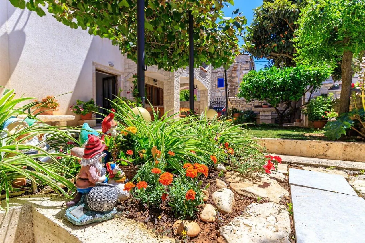 Apartments Mirjana Medulin 3*,  Kroatien